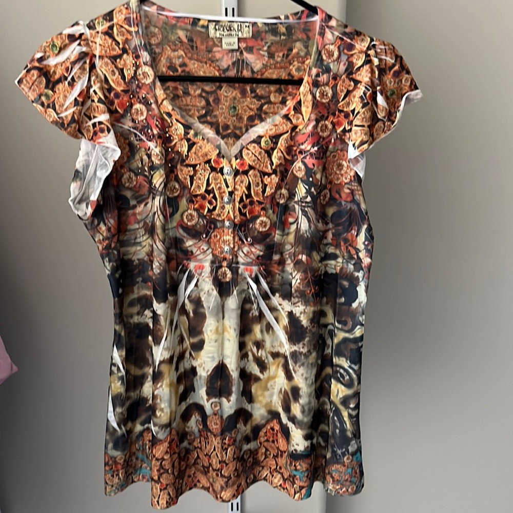 Leopard print misses tee.